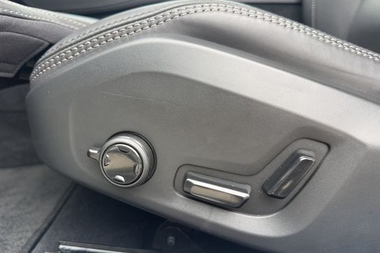 Volvo V90 T6 AWD Plug-In Hybrid Plus Dark