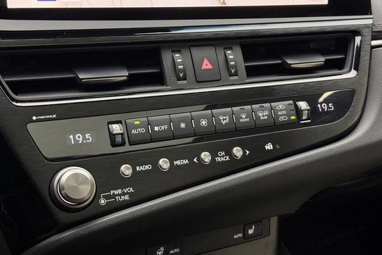 Lexus ES 300h Business Edition
