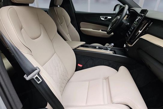 Volvo XC60 B5 B AWD Plus Dark