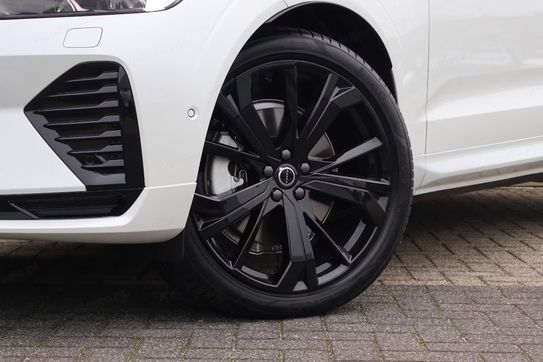 Volvo XC60 B5 B AWD Ultra Black Edition