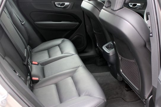 Volvo XC60 B4 D AWD Plus Dark