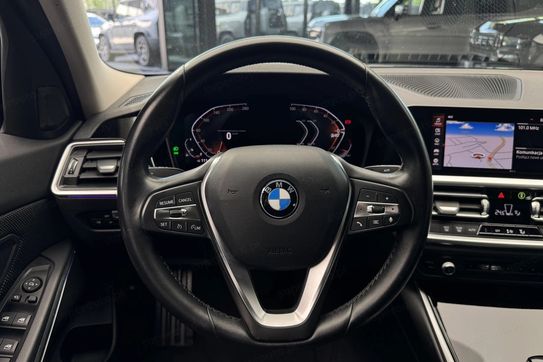 BMW Seria 3 318i aut