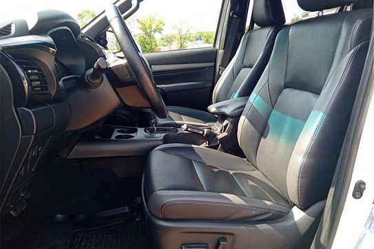 Toyota HiLux Invincible 4x4 AT