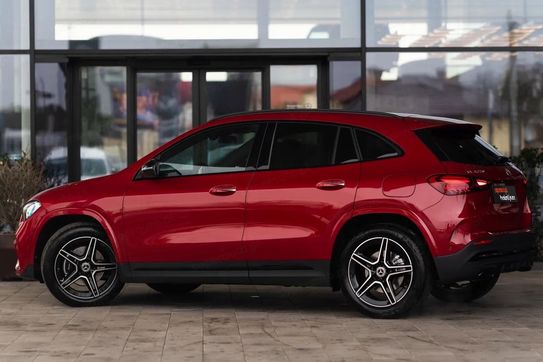 Mercedes GLA 220 4-Matic AMG Line 8G-DCT
