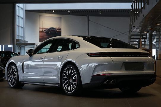 Porsche Panamera 4