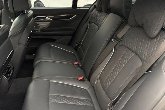 BMW Seria 7 750i xDrive M Sport