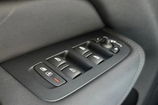 Volvo XC60 B5 B AWD Ultra Dark