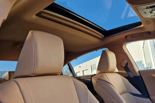 Lexus ES 300h Omotenashi