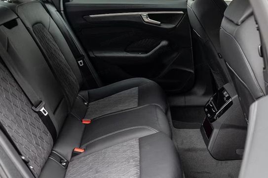 Audi A6 TDI quattro S line Avant