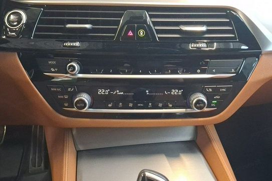 BMW Seria 5 Touring 540d xDrive M Sport