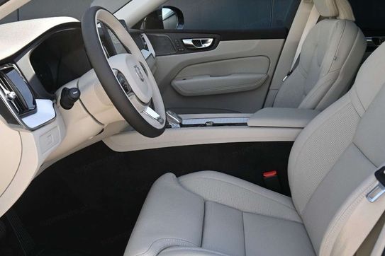 Volvo XC60 B5 AWD Plus Bright