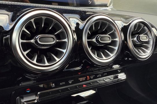 Mercedes CLA 200 AMG Line