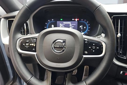 Volvo XC60 B5 B AWD Plus Dark