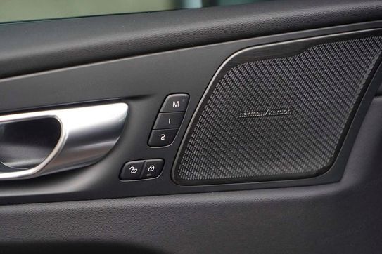 Volvo XC60 B5 AWD Ultra Black Edition