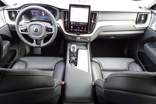 Volvo XC60 B5 AWD Ultra Dark