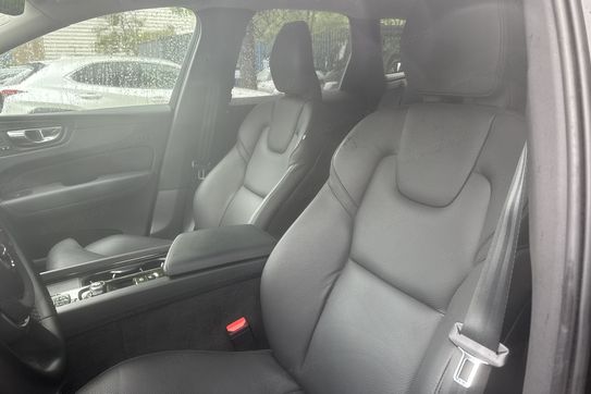 Volvo XC60 B5 B AWD Plus Dark