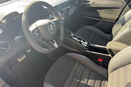 Alfa Romeo Junior Ibrida Intensa