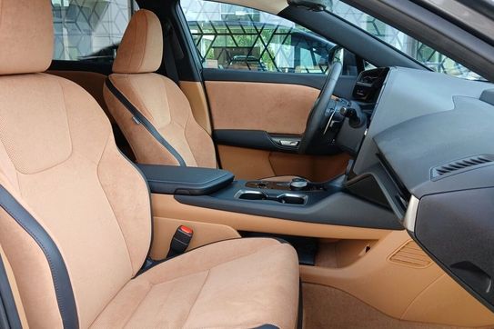 Lexus RZ 450e Omotenashi DIRECT4