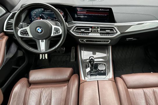 BMW X5 M50i