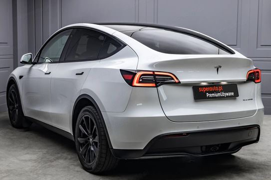 Tesla Model Y Long Range  Dual Motor AWD