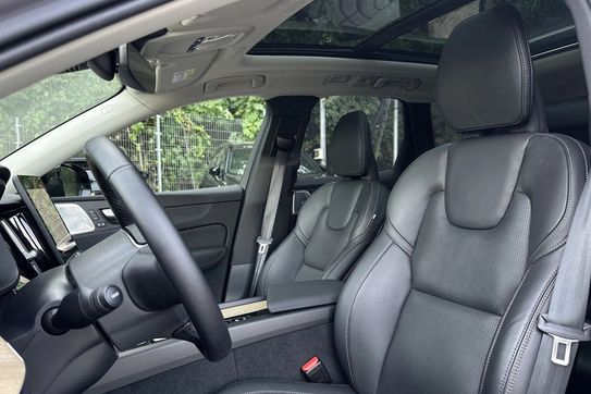 Volvo XC60 B5 B AWD Ultra Dark