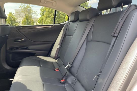 Lexus ES 300h Business Edition