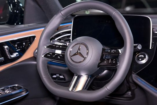 Mercedes Klasa E 200  4-Matic AMG