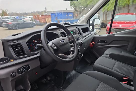 Ford Transit 350 Kontener + Winda