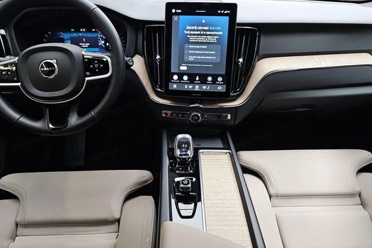 Volvo XC60 B5 B AWD Plus Dark