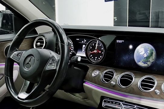 Mercedes Klasa E 300 9G-TRONIC