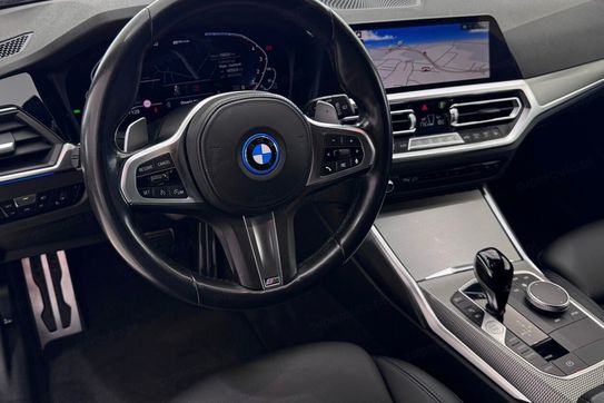 BMW Seria 3 330e xDrive M Sport sport-aut
