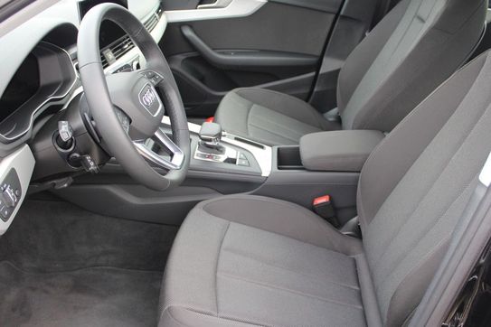Audi A4 35 TFSI mHEV S tronic