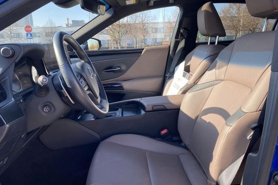 Lexus ES 300h F Sport Design