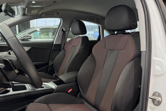 Audi A4 35 TFSI S Line