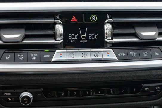 BMW Seria 3 330e xDrive M Sport sport-aut