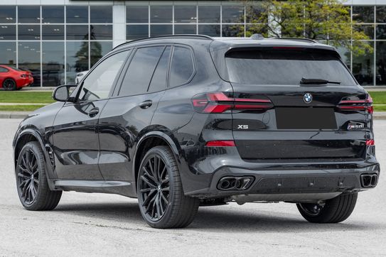 BMW X5 M60i