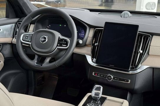 Volvo XC90 B5 AWD Ultra Bright