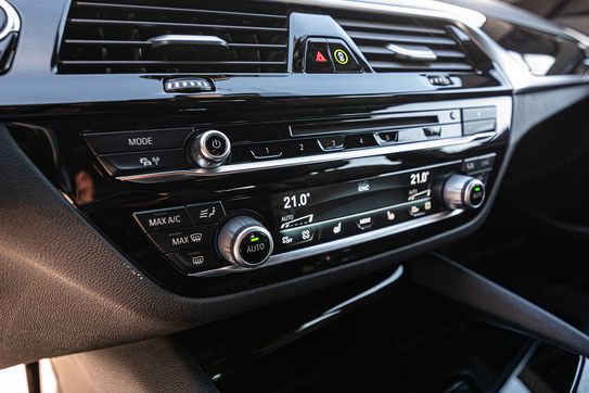 BMW Seria 5 520d xDrive Sport Line