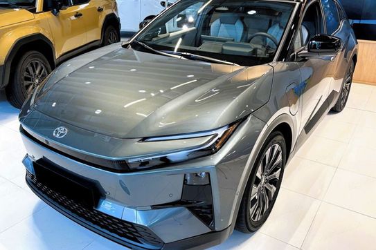 Toyota C-HR + Executive BEV