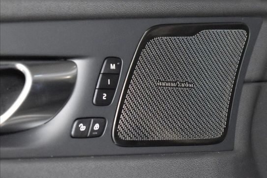 Volvo XC60 B5 B AWD Ultra Dark