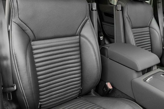 Land Rover Discovery V D250 Dynamic SE