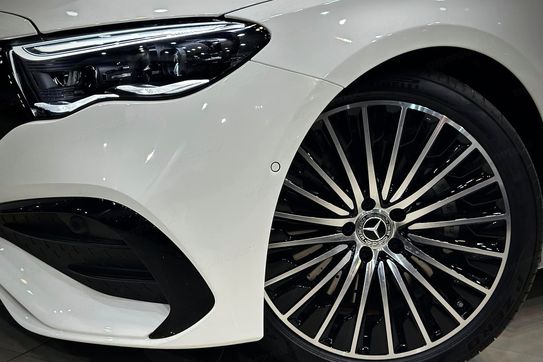 Mercedes Klasa E 300 e  4-Matic AMG