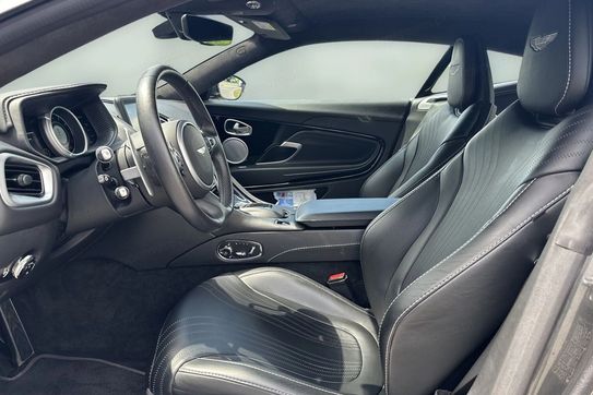 Aston Martin DB11 V8