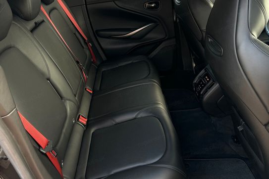Aston Martin DBX V8