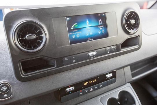 Mercedes Sprinter 316 Kontener + Winda