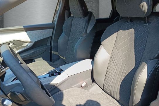 Peugeot 5008 GT 1.2 mHEV e-DCS6