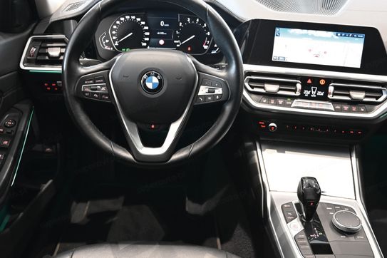 BMW Seria 3 330i Luxury Line aut