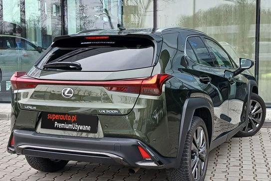 Lexus UX 300h F Sport Design