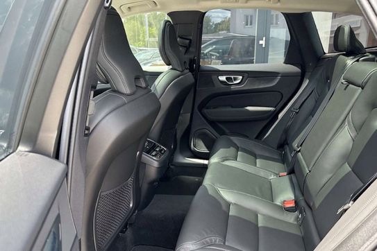 Volvo XC60 B5 AWD Ultra Dark