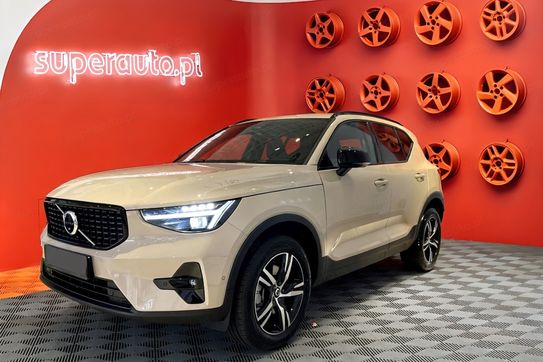 Volvo XC40 B3 Plus Dark